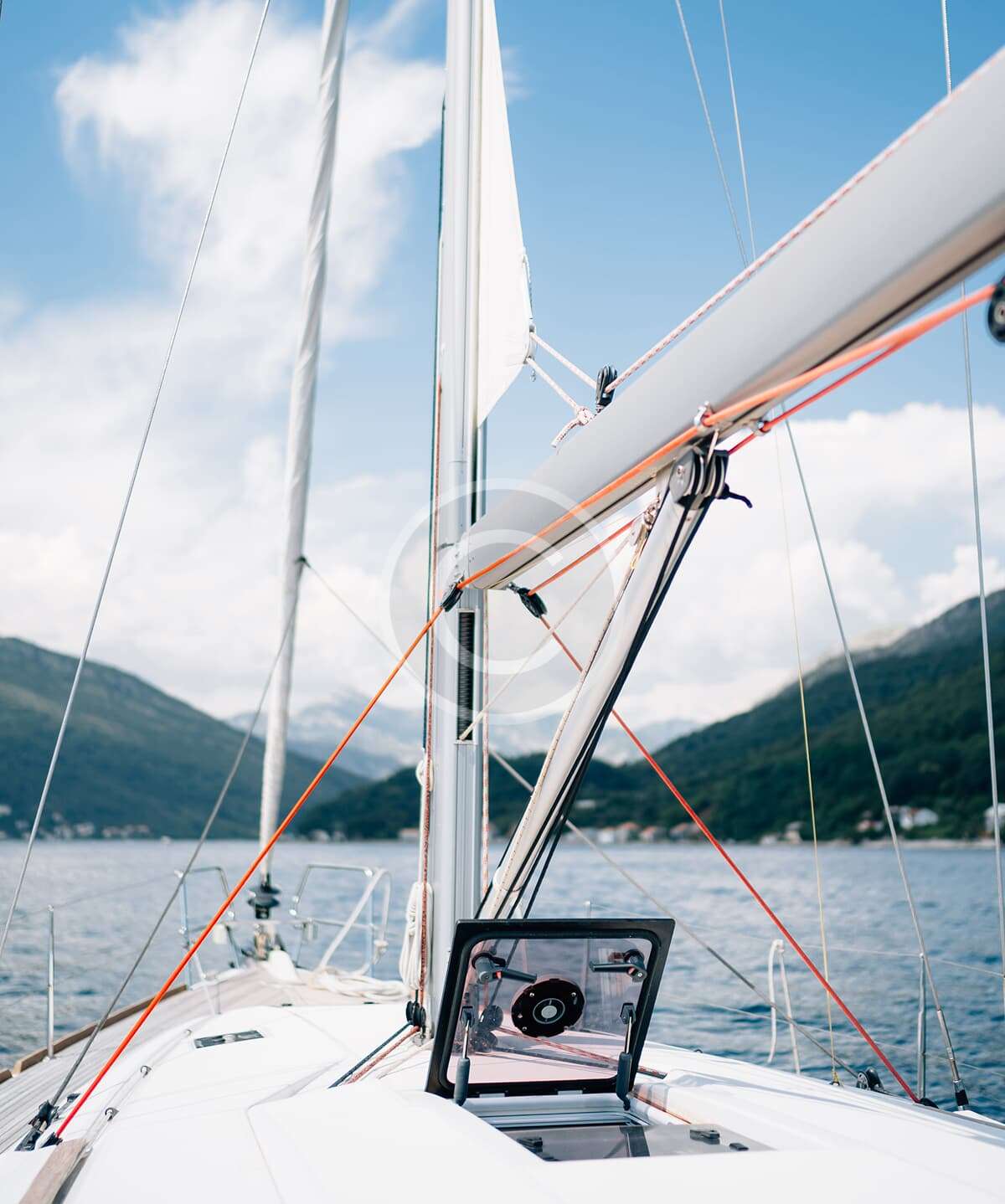 Luxury white sailboat - Imagen 2